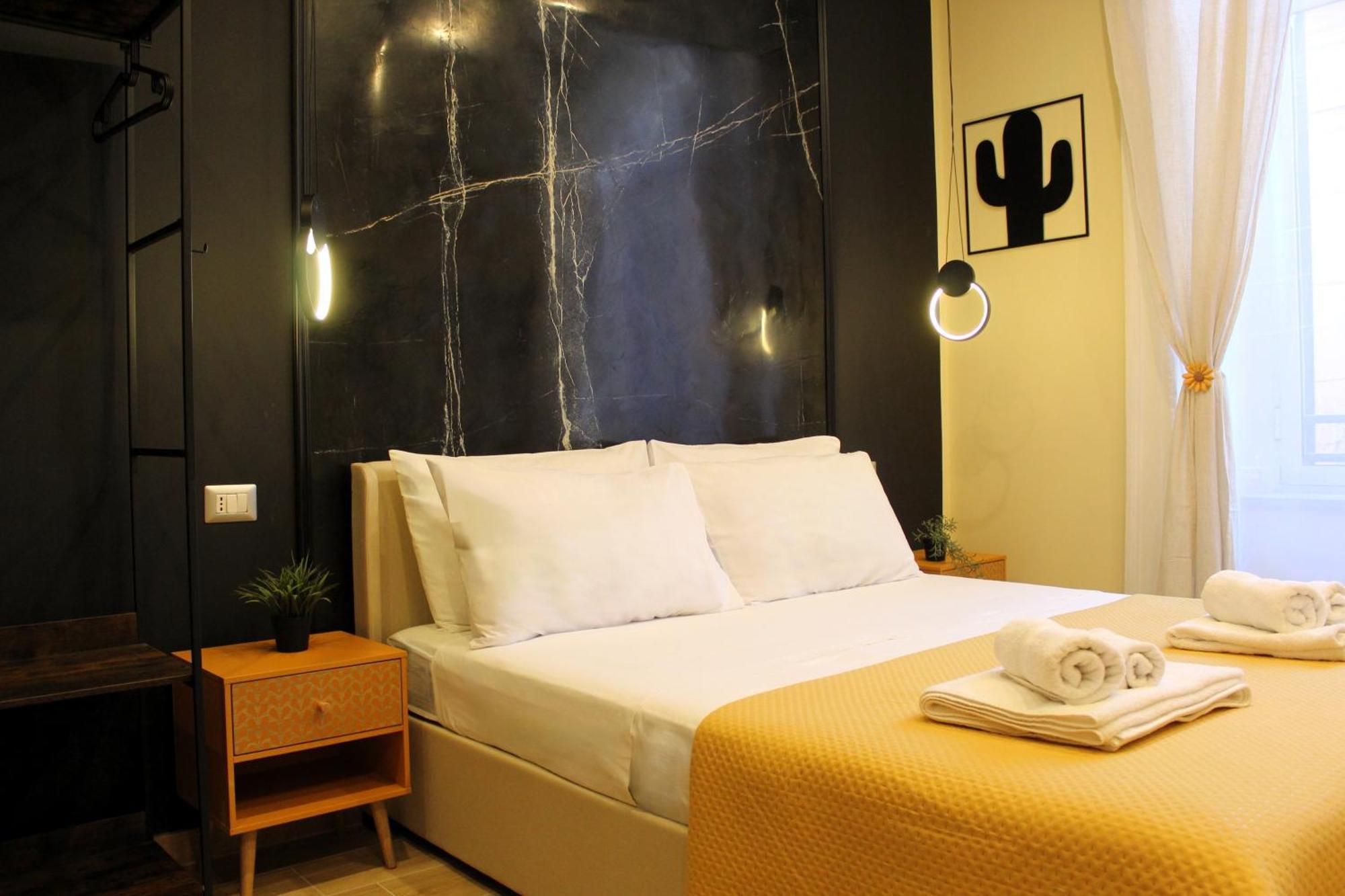 Blackwoody Contemporary Rooms - Napoli Centro Storico Via Toledo Exterior photo